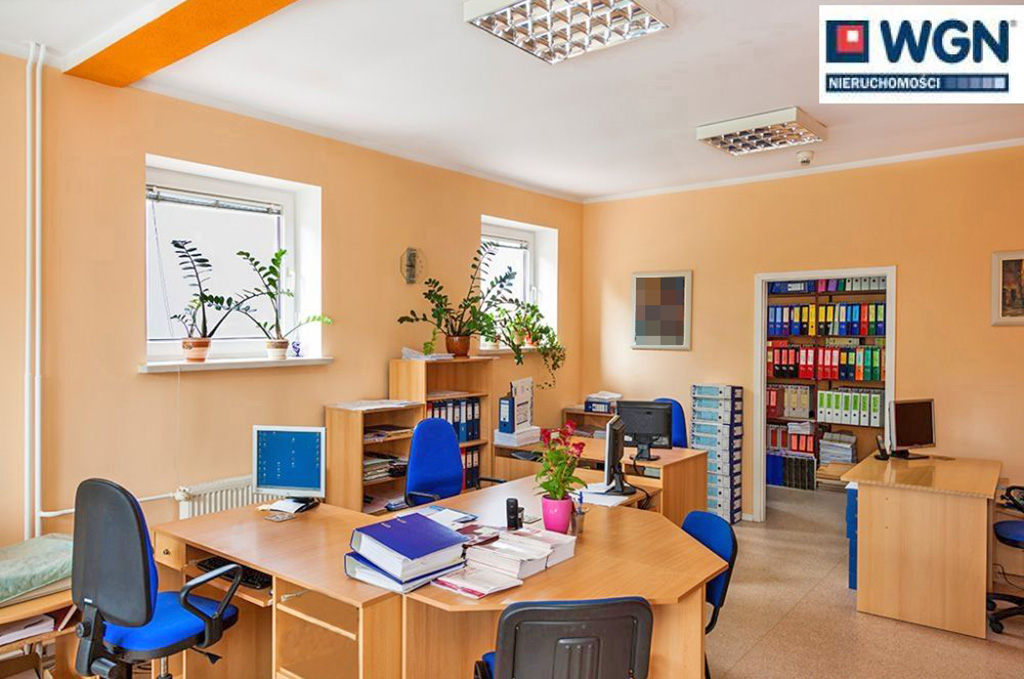 na zdjęciu biuro w nieruchomości komercyjnej do sprzedaży Mazury
