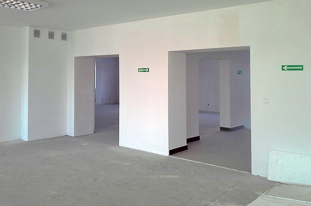 fragment korytarza przy nieruchomości komercyjnej do sprzedaży Zielona Góra (okolice)