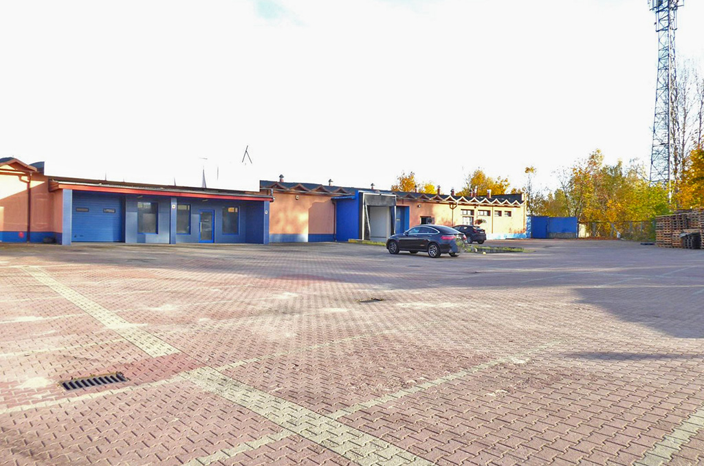 widok od frontu na nieruchomość inwestycyjną do wynajmu Częstochowa