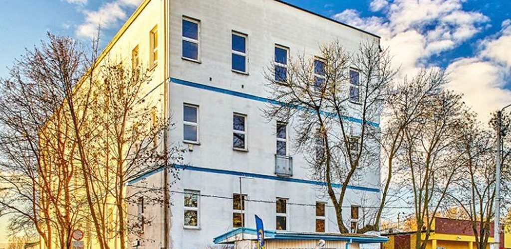 frontowa elewacja nieruchomości inwestycyjnej do sprzedazy Piotrków Trybunalski (okolice)
