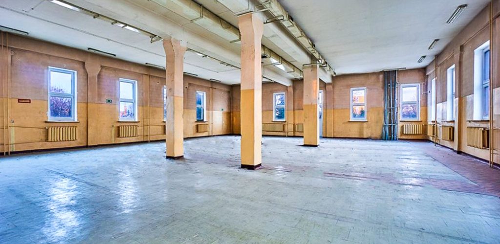 przestronny magazyn na terenie nieruchomości inwestycyjnej do sprzedaży Piotrków Trybunalski okolice