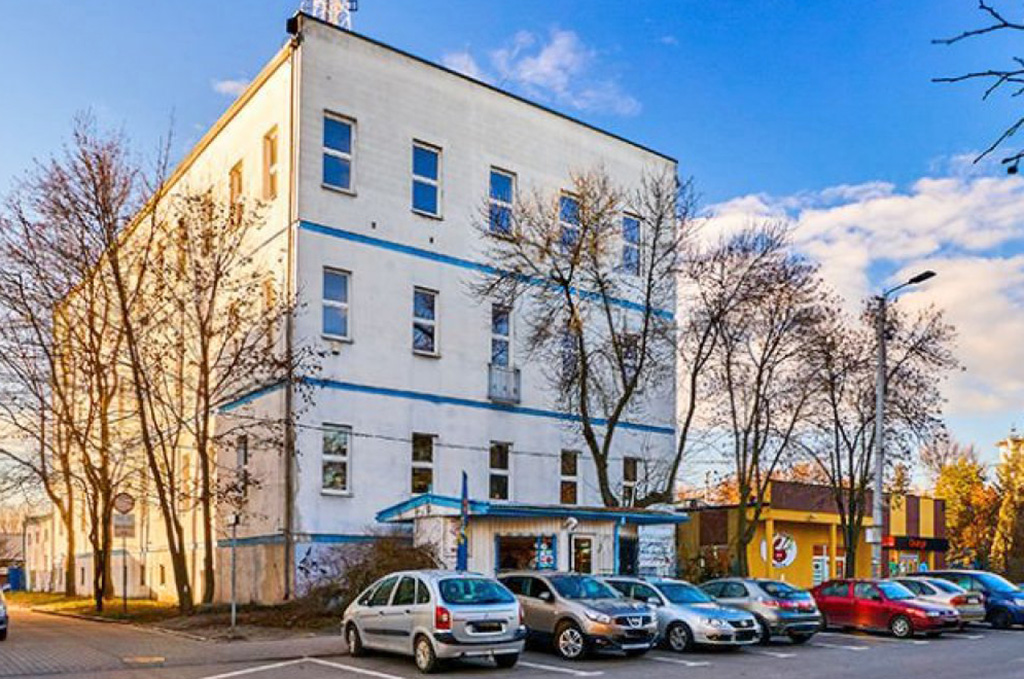 reprezentacyjne wejście do nieruchomości komercyjnej na sprzedaż Piotrków Trybunalski okolice