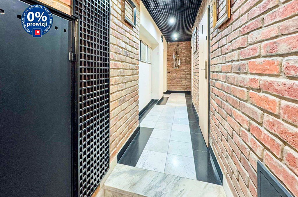 nowoczesna klatka schodowa w nieruchomości inwestycyjnej na sprzedaż Bielsko-Biała