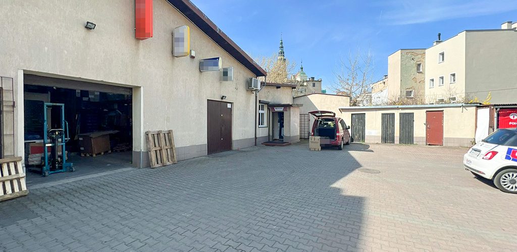 kompleks budynków wchodzących w skład nieruchomości inwestycyjnej do wynajęcia Wałbrzych okolice