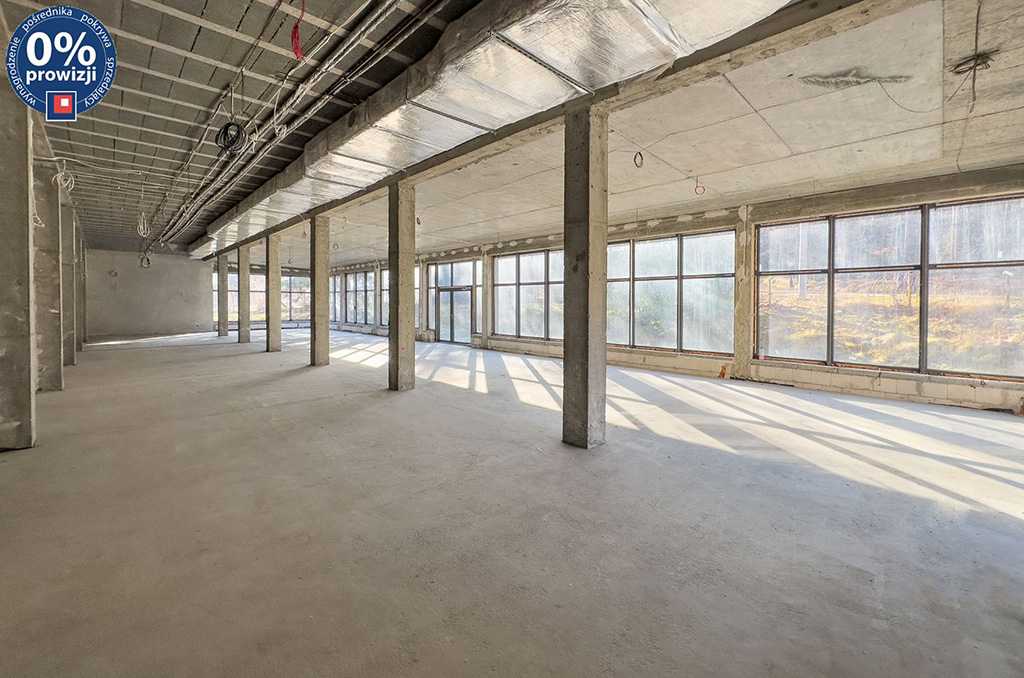wnętrze jednej z hal należącej do nieruchomośc komercyjnej do sprzedaży Bielsko-Biała