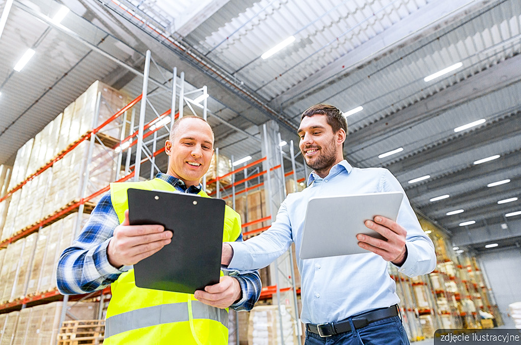 przykładowe wnętrze hali na terenie nieruchomości komercyjnej na sprzedaż Ełk