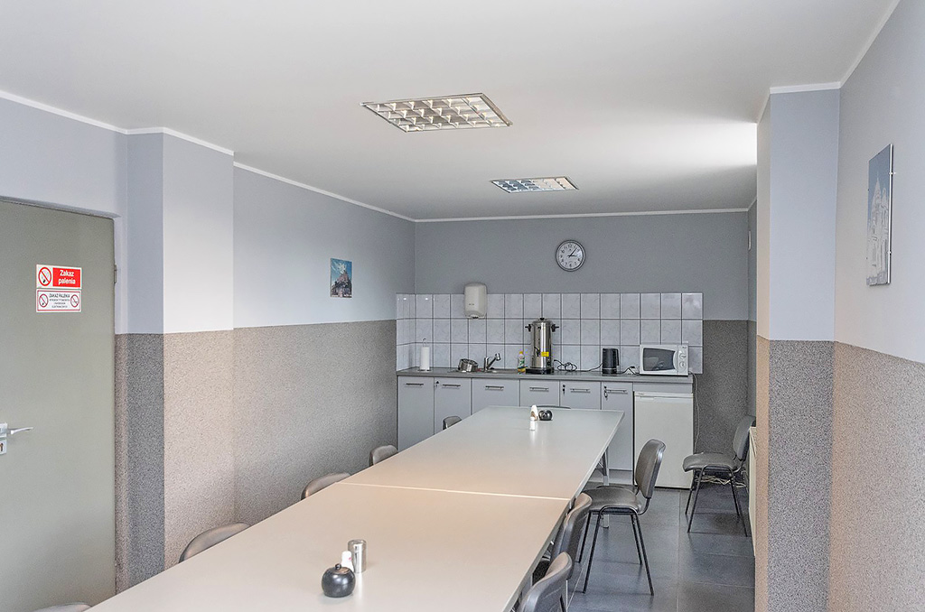 zdjęcie prezentuje pomieszczenia socjalne w nieruchomości komercyjnej do sprzedaży Inowrocław (okolice)