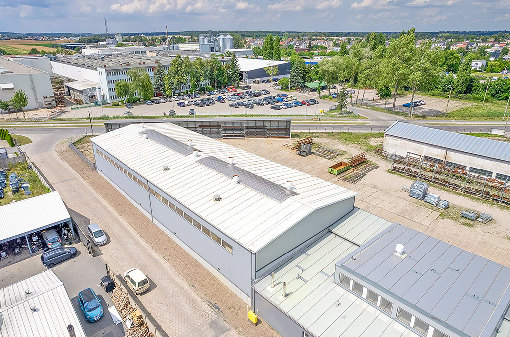 zdjęcie wykonane z drona pokazujące od góry nieruchomość komercyjną na sprzedaż Inowrocław (okolice)