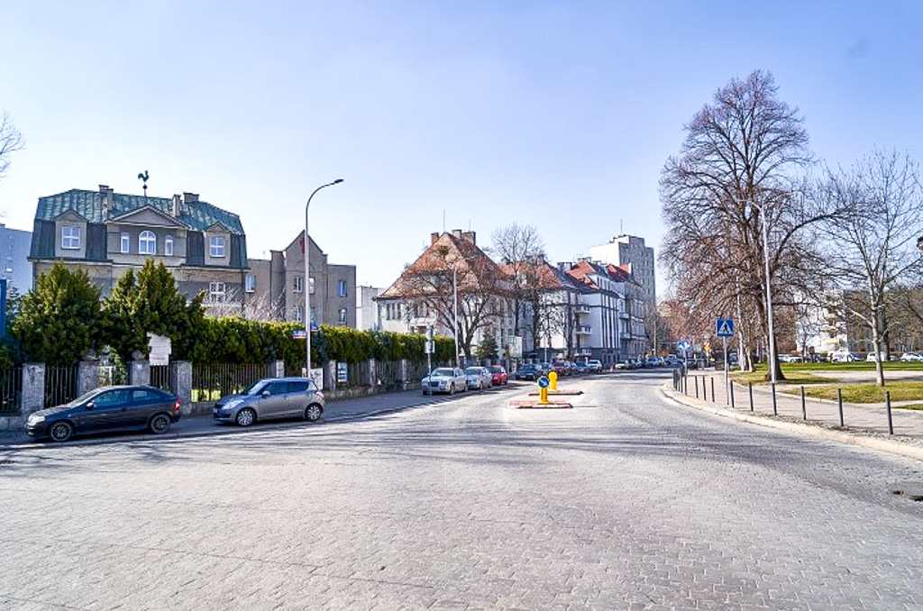 widok od strony ulicy na nieruchomość komercyjną na sprzedaż Wrocław