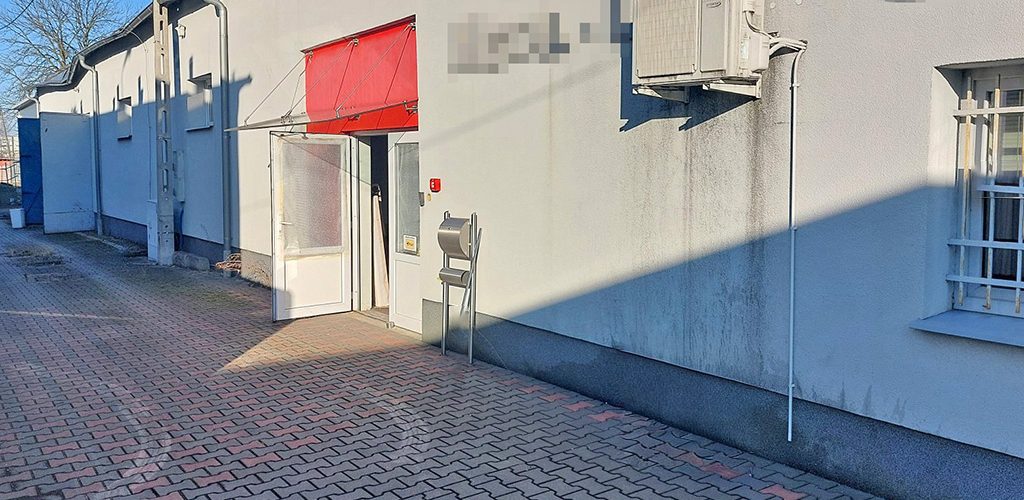 widok na wejście do nieruchomości inwestycyjnej do sprzedaży Zielona Góra (okolice)