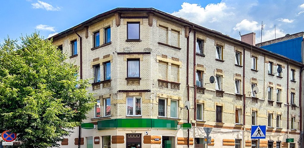 widok od ulicy na nieruchomość inwestycyjną do sprzedaży Katowice okolice