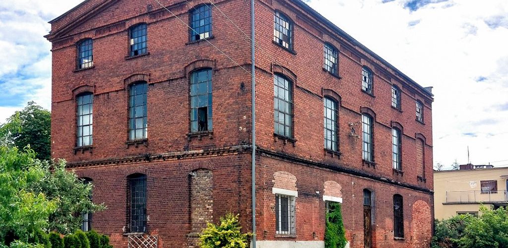 okazała bryła nieruchomości inwestycyjnej do sprzedaży Zielona Góra okolice