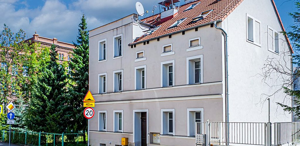 okazała bryła nieruchomości inwestycyjnej do sprzedaży Bolesławiec