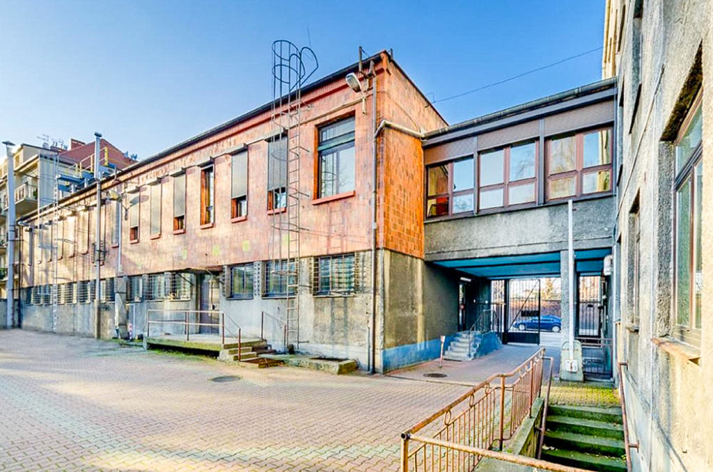 2 obiekty na terenie nieruchomości komeercyjnej do sprzedaży Katowice okolice