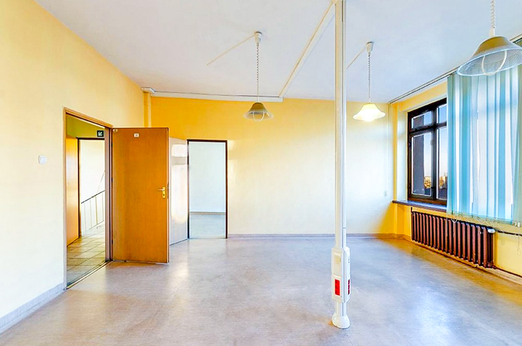 przestronne wnętrze nieruchomości komercyjnej na sprzedaż Katowice okolice