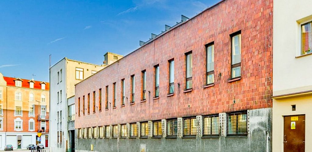 boczna elewacja nieruchomości inwestycyjnej do sprzedaży Katowice okolice