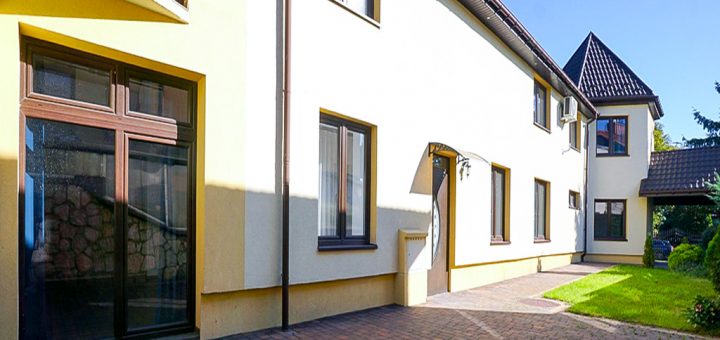 boczna elewacja nieruchomości inwestycyjnej do sprzedaży Piotrków Trybunalski