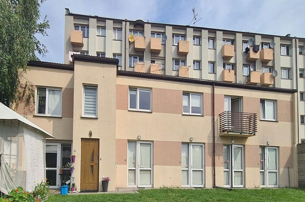 frontowa elewacja nieruchomości inwestycyjnej do sprzedaży Łódź okolice