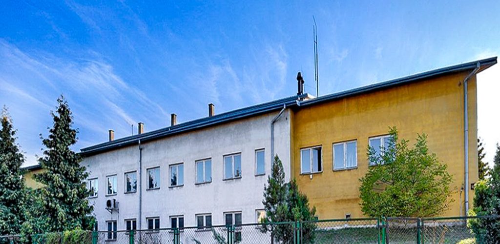 frontowa elewacja nieruchomości inwestycyjnej do sprzedaży Siedlce okolice