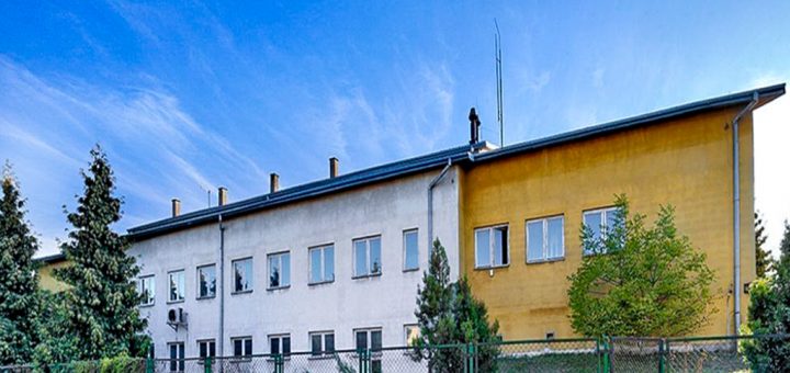 frontowa elewacja nieruchomości inwestycyjnej do sprzedaży Siedlce okolice