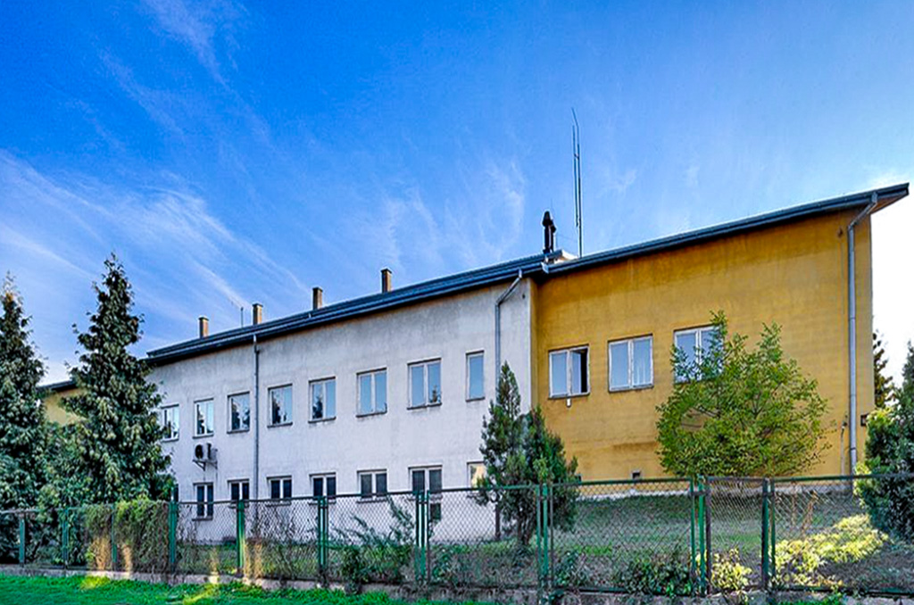 frontowa elewacja nieruchomości inwestycyjnej do sprzedaży Siedlce okolice