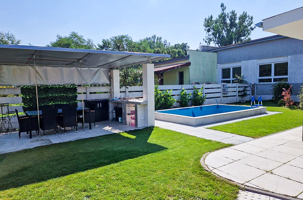 basen na terenie nieruchomości komercyjnej na sprzedaż Zielona Góra okolice