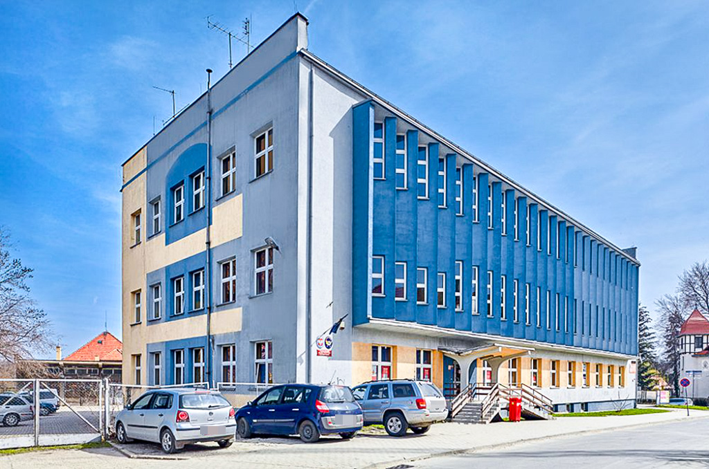 imponująca bryła nieruchomości inwestycyjnej na sprzedaż Nieruchomość inwestycyjna do sprzedaży Kłodzko (okolice)