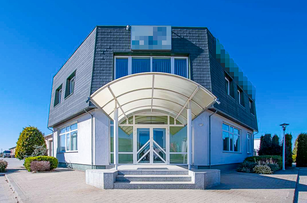 reprezentacyjne wejście na teren nieruchomości inwestycyjnej do sprzedaży Leszno okolice