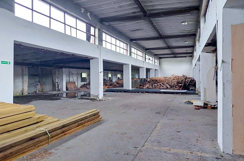 wnętrze hali na terenie nieruchomości inwestycyjnej do wynajęcia Legnica (okolice)