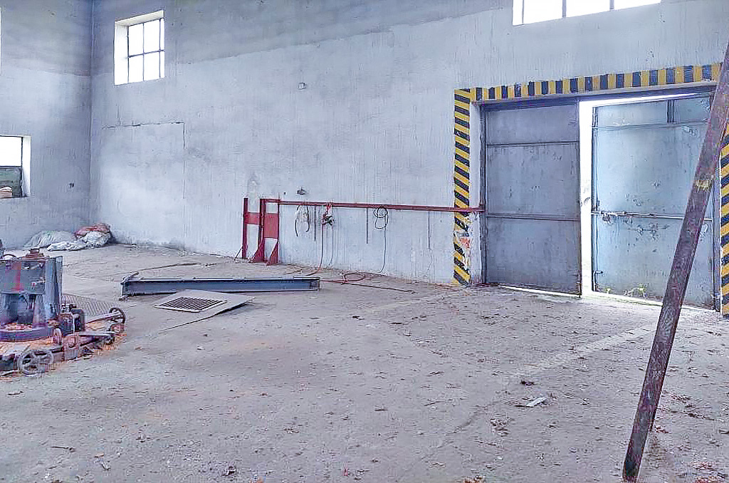 jedna z hal na terenie nieruchomości komercyjnej na wynajem Legnica (okolice)