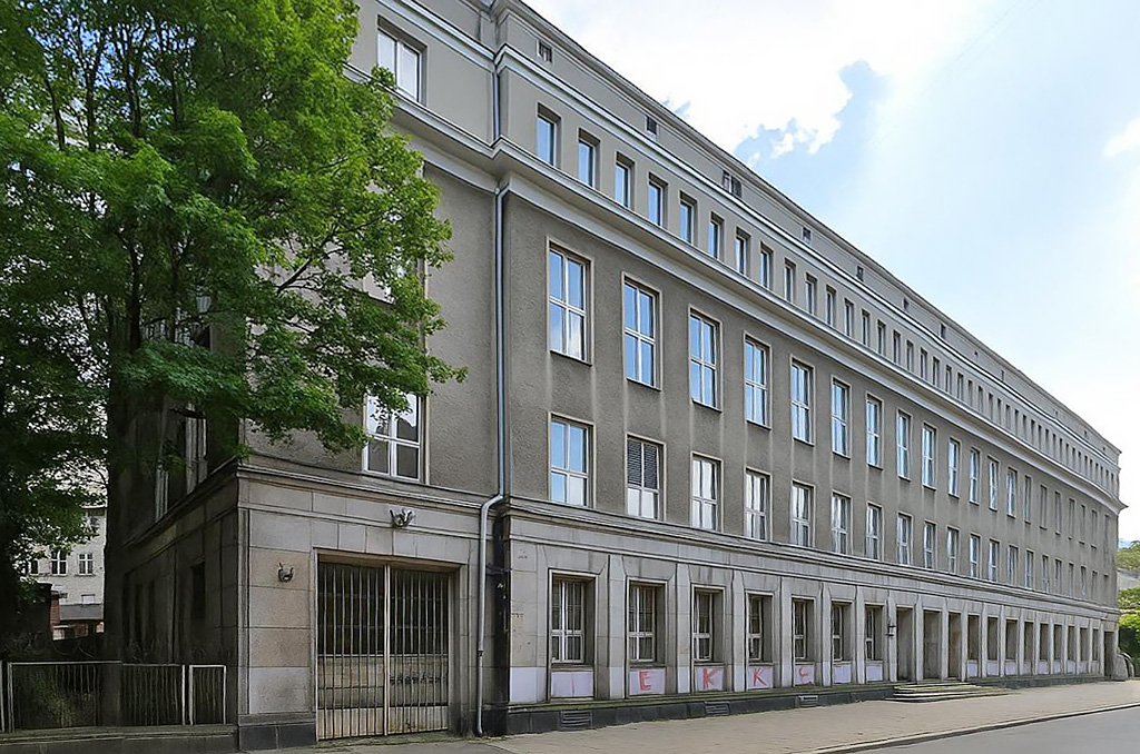 widok z boku na nieruchomość inwestycyjną do sprzedaży Łódź