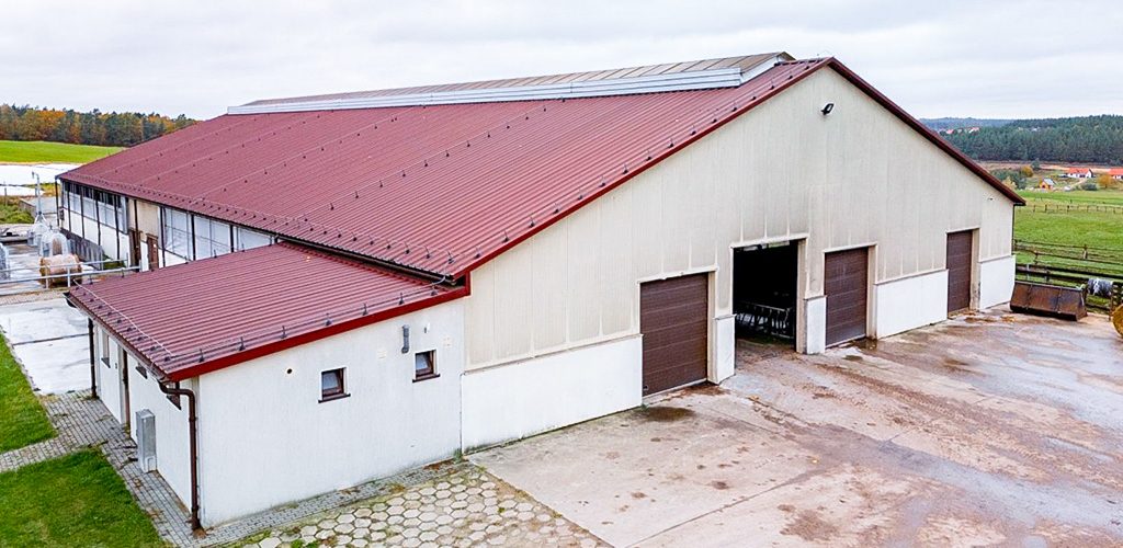 widok na halę na terenie nieruchomości inwestycyjnej na sprzedaż Gdańsk okolice