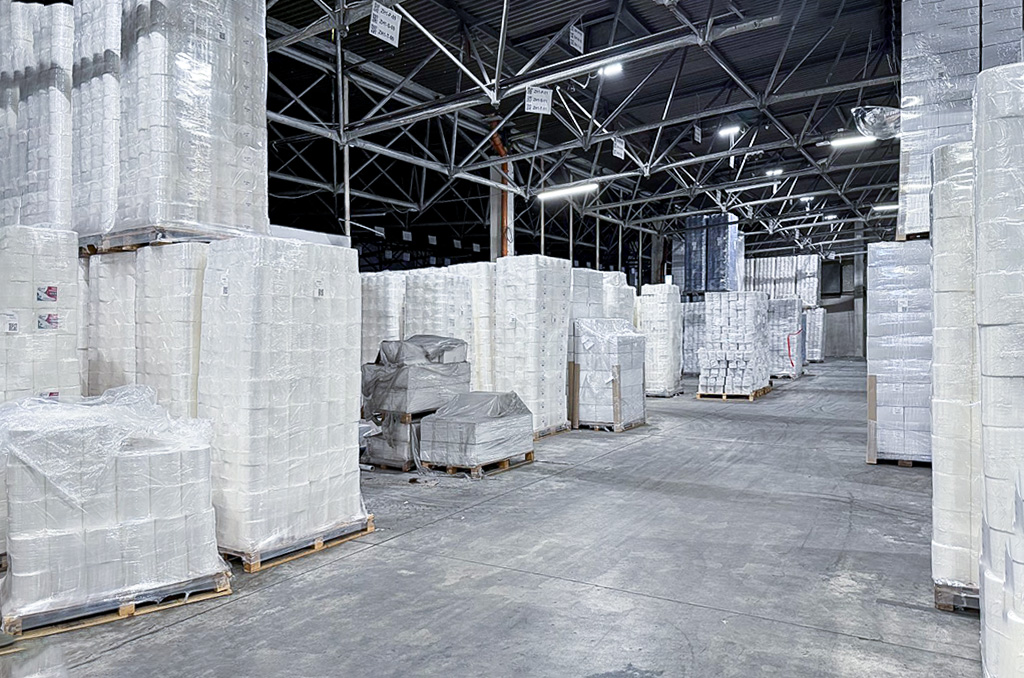 wnętrze jednej z hal na terenie nieruchomości inwestycyjnej na sprzedaż Katowice okolice