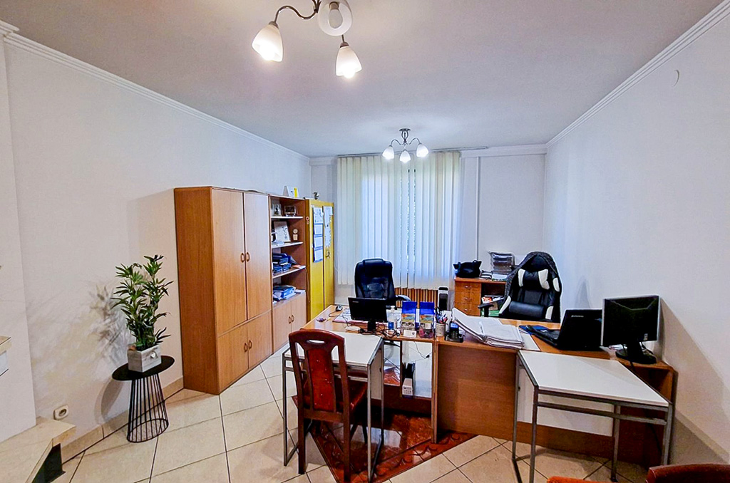 imponujące biuro w nieruchomości inwestycyjnej na sprzedaż Kraków okolice