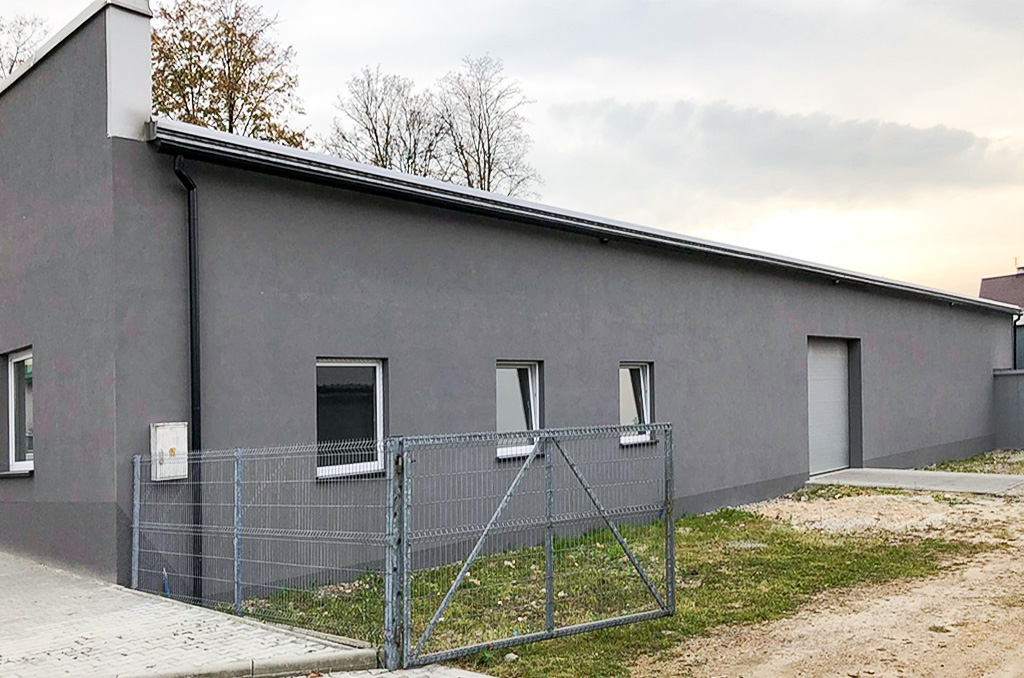 frontowa elewacja nieruchomości komercyjnej na wynajem Kraków okolice