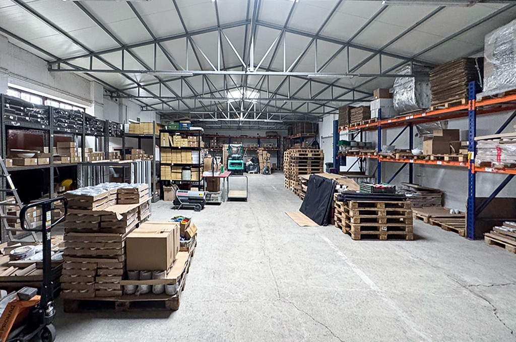 jeden z magazynów na terenie nieruchomości komercyjnej do wynajęcia Ostrów Wielkopolski (okolice)