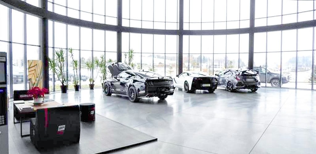 przeszklone wnętrze nieruchomości inwestycyjnej do wynajmu Częstochowa