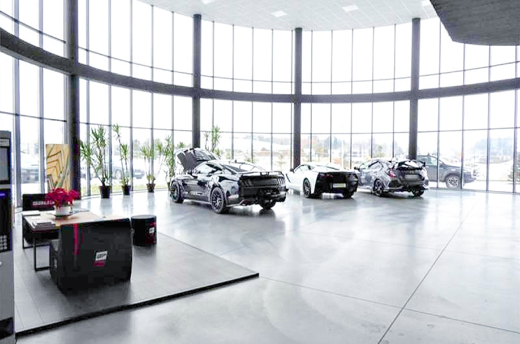 przeszklone wnętrze nieruchomości inwestycyjnej do wynajmu Częstochowa