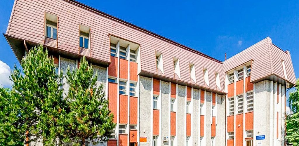 frontowa elewacja nieruchomości inwestycyjnej o sprzedaży Poznań okolice