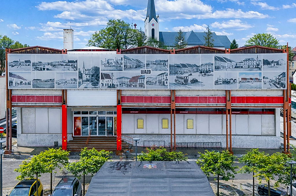 frontowa elewacja nieruchomości komercyjnej na sprzedaż Kędzierzyn-Koźle (okolice)