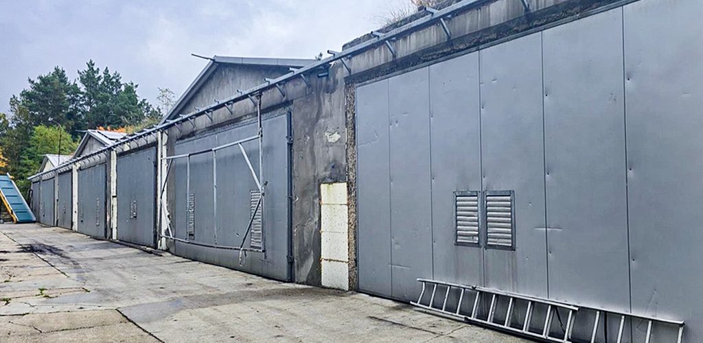 widok na gale produkcyjne na terenie nieruchomości inwestycyjnej do sprzedaży Zielona Góra okolice