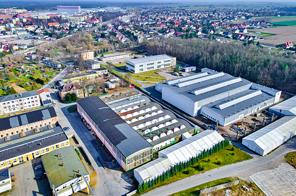 kompleks zabudowań na terenie nieruchomości inwestycyjnej do wynajęcia Poznań (okolice)