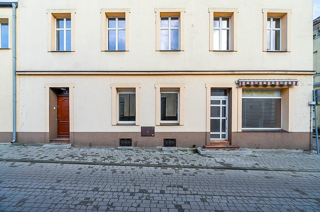 frontowa elewacja nieruchomości inwestycyjnej na sprzedaż Poznań (okolice)