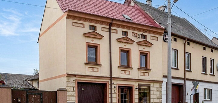 frontowa elewacja nieruchomości inwestycyjnej do sprzedaży Leszno okolice