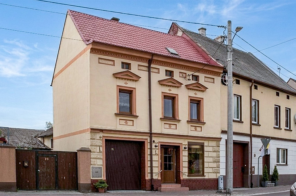 frontowa elewacja nieruchomości inwestycyjnej do sprzedaży Leszno okolice