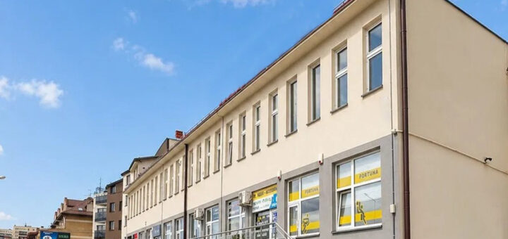 frontowa elewacja nieruchomości inwestycyjnej do sprzedaży Białystok