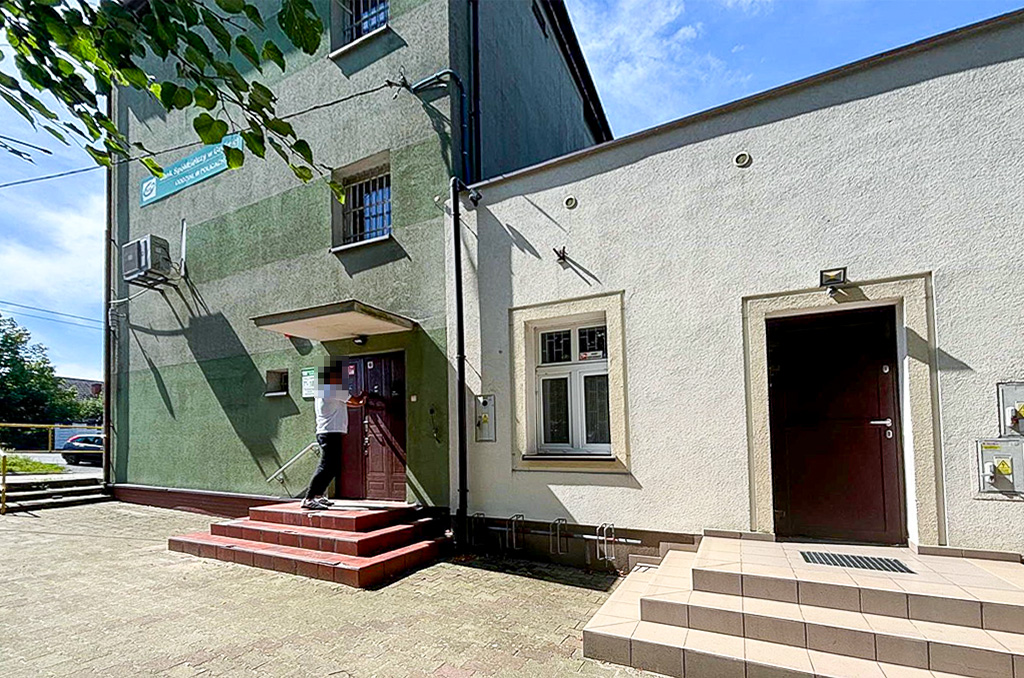 zbliżenie na wejście do nieruchomości inwestycyjnej na sprzedaż Szczecin okolice