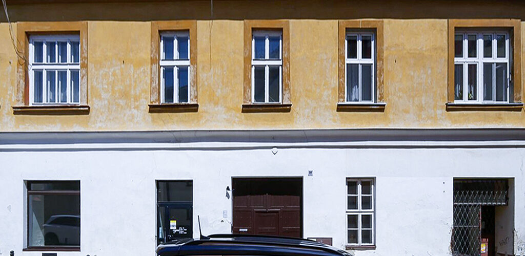 frontowa elewacja nieruchomości inwestycyjnej do sprzedaży Tarnów