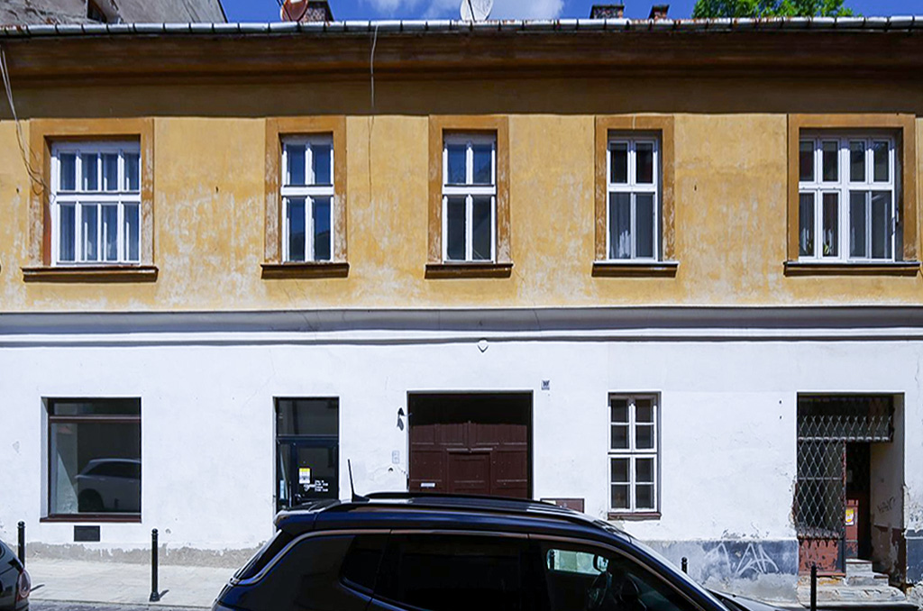 frontowa elewacja nieruchomości inwestycyjnej do sprzedaży Tarnów