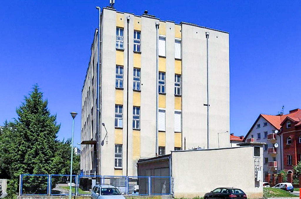 Widok z boku na nieruchomość inwestycyjną na sprzedaż Ełk